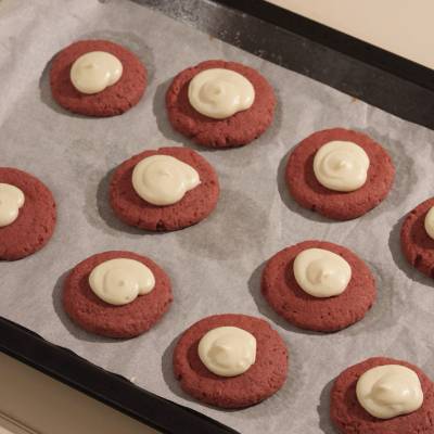 VELVET SNAP COOKIES