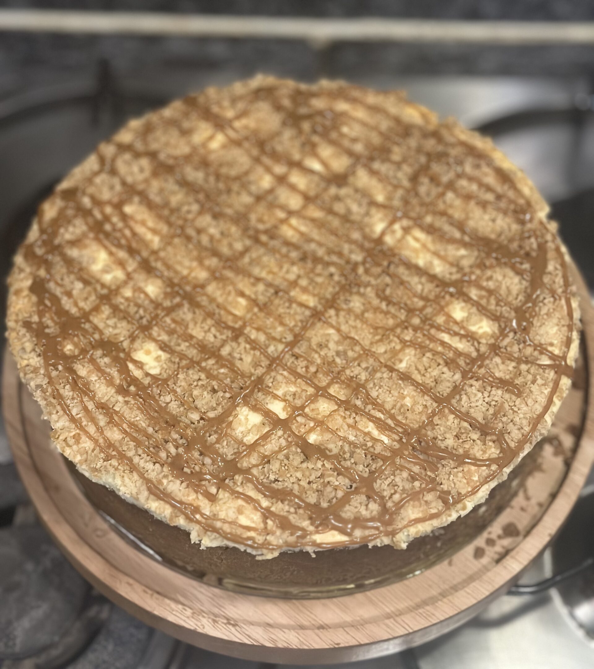 APPLE CINNAMON CHEESECAKE